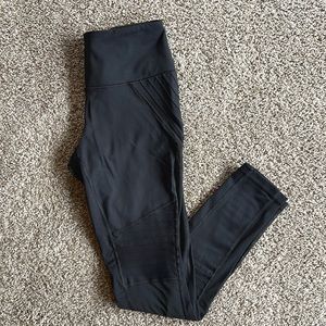 Victoria’s Secret Sport Knockout Leggings - Size Small